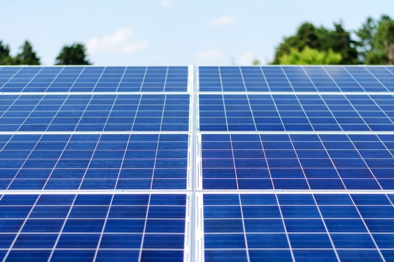 R Energy: Ξεκινά κατασκευή φωτοβολταϊκών πάρκων σε μια επένδυση 19,2 εκατ.