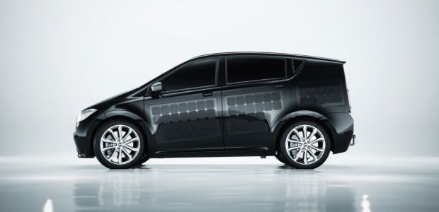 Πράσινο φως για το Sono Sion, το αυτοκίνητο που φορτίζει με φωτοβολταϊκά στην επιφάνειά του